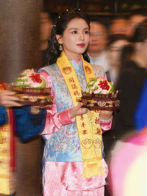 配资盈利网 妈祖诞辰1066周年！刘涛“帆船头”发髻亮相湄洲岛，祈愿国泰民安四海安宁